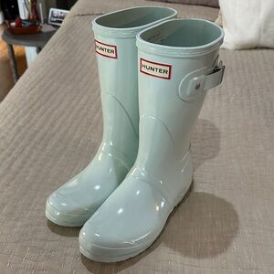 Hunter Glossy Mint Green mid calf Rain Boots